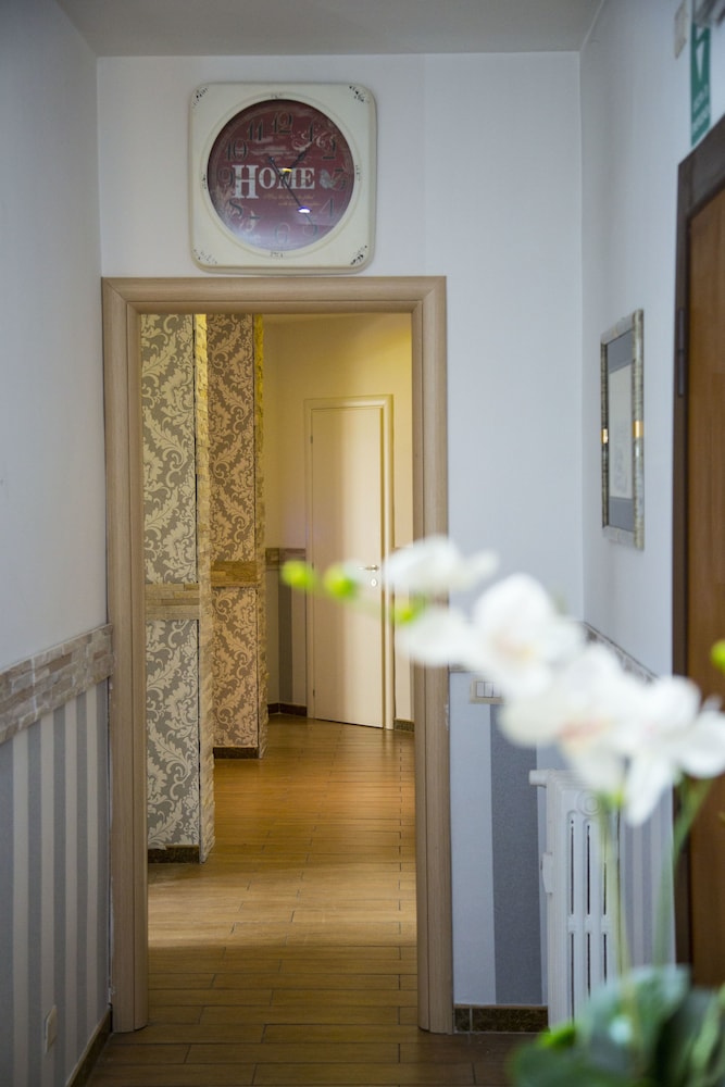 Santamaria Inn — Hotel building in Rome, Lazio