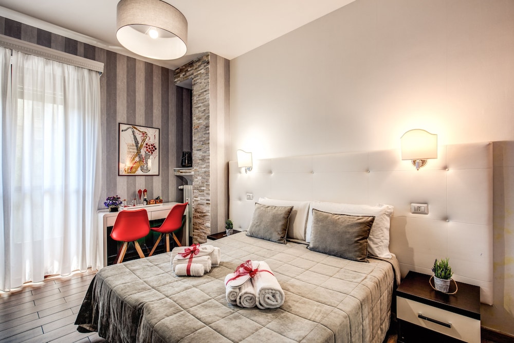 Santamaria Inn — Hotel rooms in Rome, Lazio