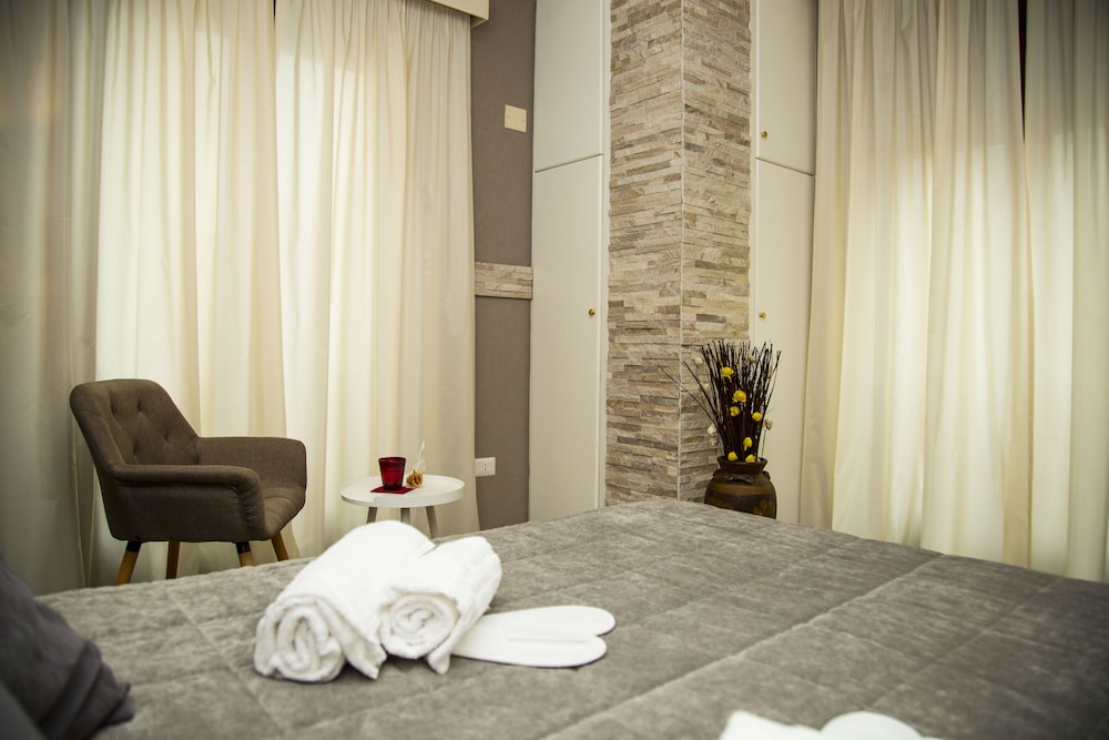 Santamaria Inn — Hotel rooms in Rome, Lazio