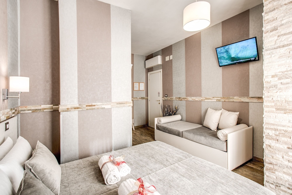 Santamaria Inn — Hotel rooms in Rome, Lazio