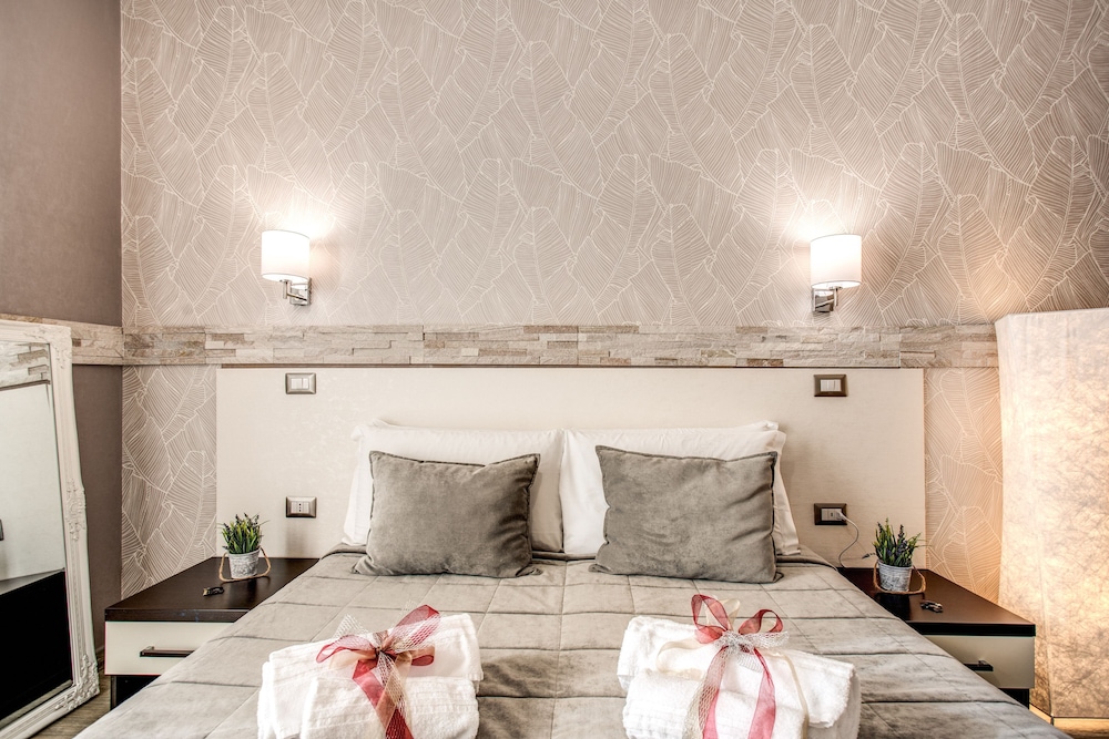 Santamaria Inn — Hotel rooms in Rome, Lazio