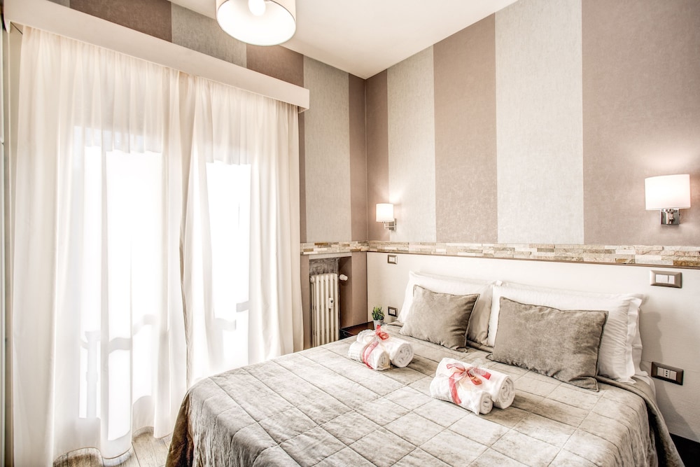 Santamaria Inn — Hotel rooms in Rome, Lazio