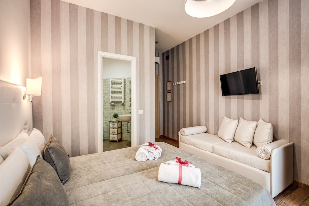 Santamaria Inn — Hotel rooms in Rome, Lazio