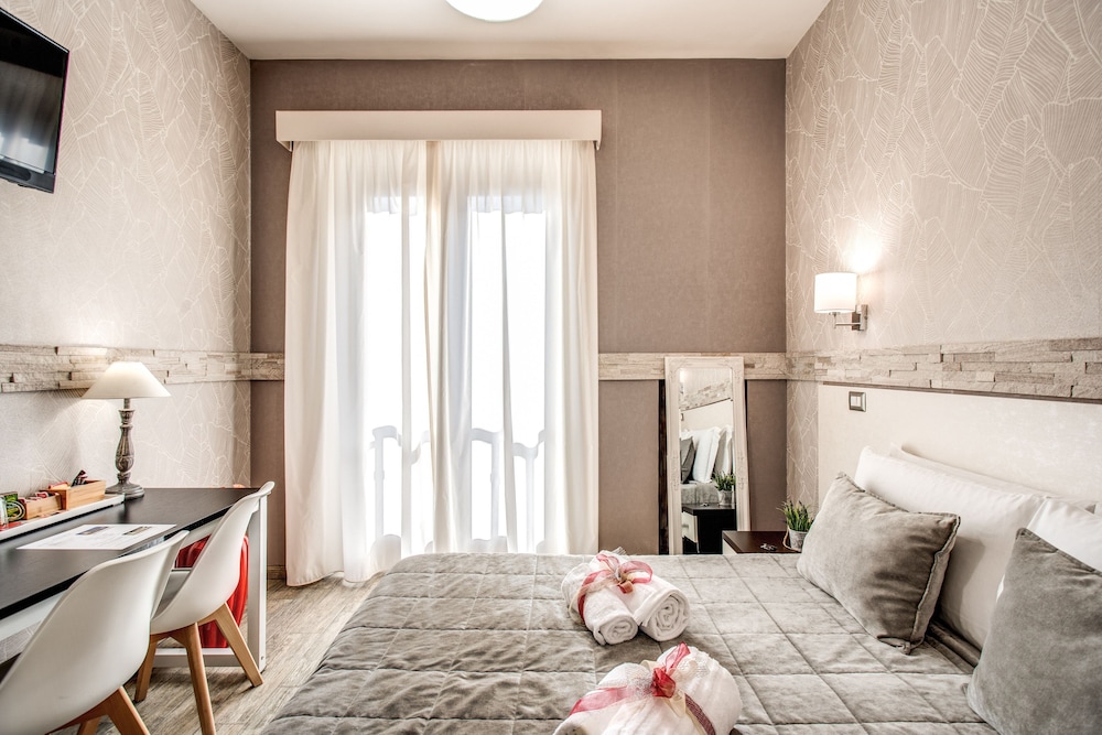Santamaria Inn — Hotel rooms in Rome, Lazio