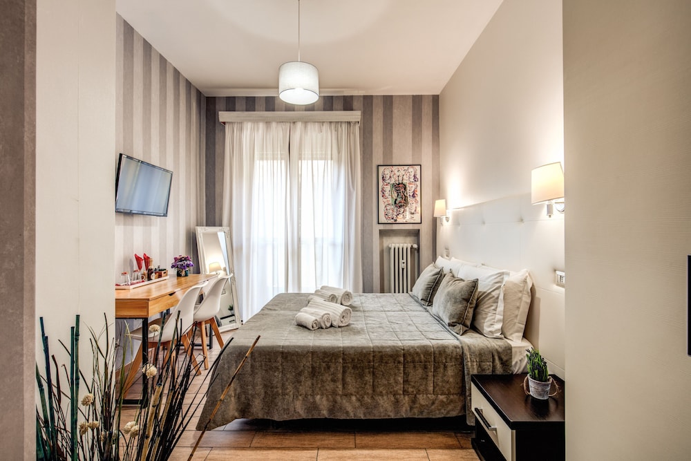 Santamaria Inn — Hotel rooms in Rome, Lazio