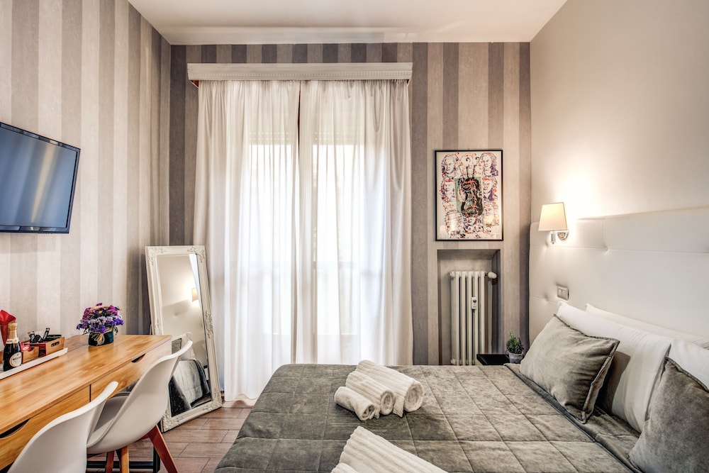 Santamaria Inn — Hotel rooms in Rome, Lazio