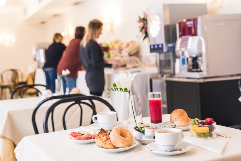 Raeli Hotel Lux — Restaurant & bars in Rome, Lazio