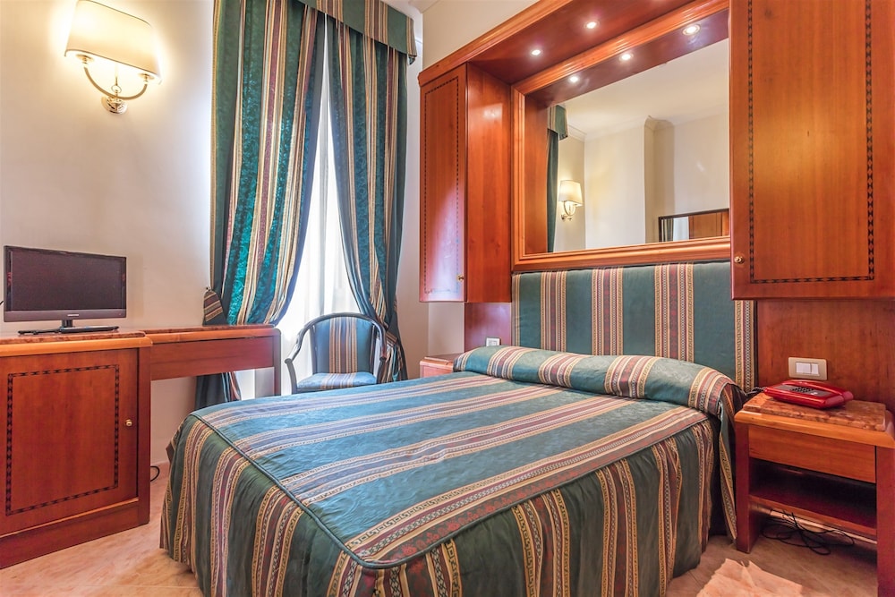 Raeli Hotel Lux — Hotel rooms in Rome, Lazio