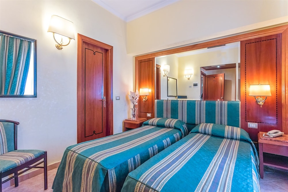 Raeli Hotel Lux — Hotel rooms in Rome, Lazio