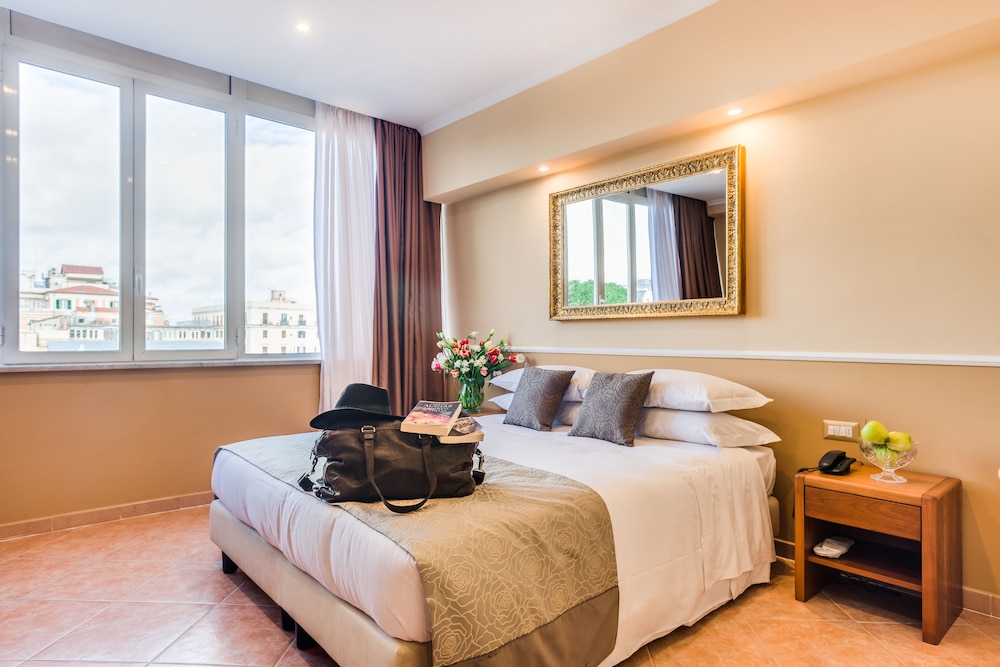 Raeli Hotel Lux — Hotel rooms in Rome, Lazio