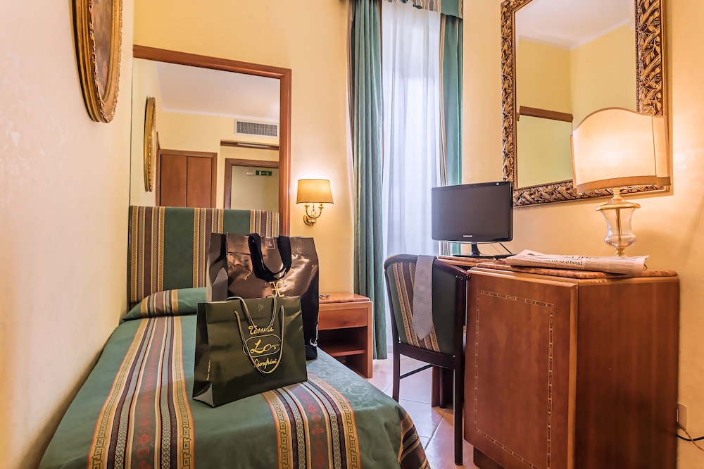 Raeli Hotel Lux — Hotel rooms in Rome, Lazio