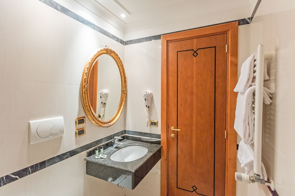 Raeli Hotel Lux — Hotel rooms in Rome, Lazio