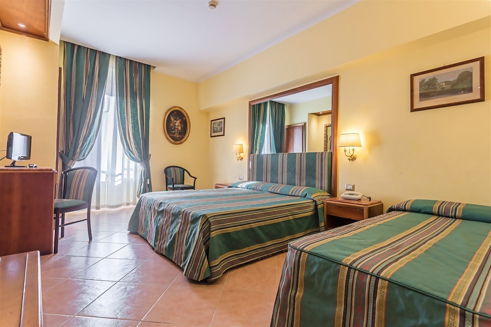 Raeli Hotel Lux — Hotel rooms in Rome, Lazio
