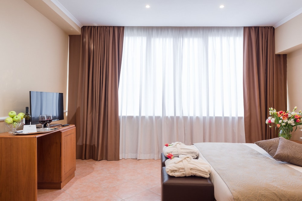 Raeli Hotel Lux — Hotel rooms in Rome, Lazio