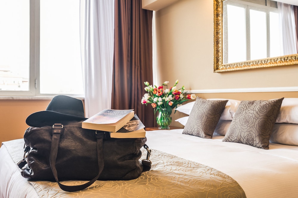 Raeli Hotel Lux — Hotel rooms in Rome, Lazio