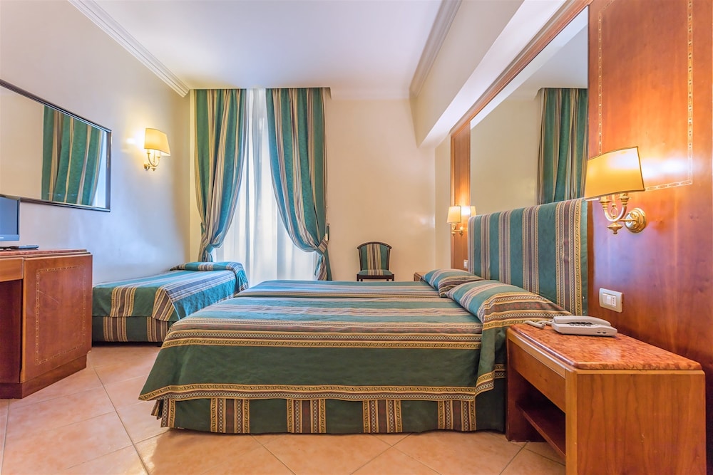 Raeli Hotel Lux — Hotel rooms in Rome, Lazio