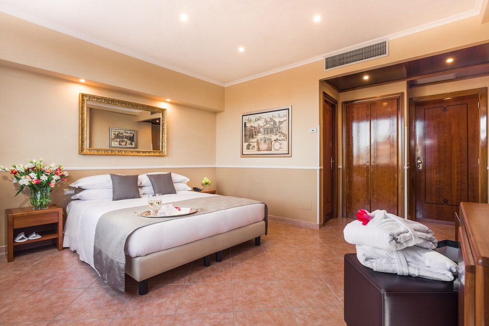 Raeli Hotel Lux — Hotel rooms in Rome, Lazio