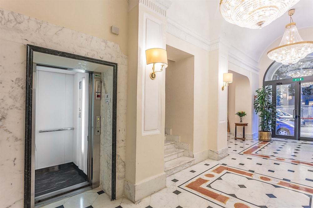 Raeli Hotel Lux — Hotel building in Rome, Lazio