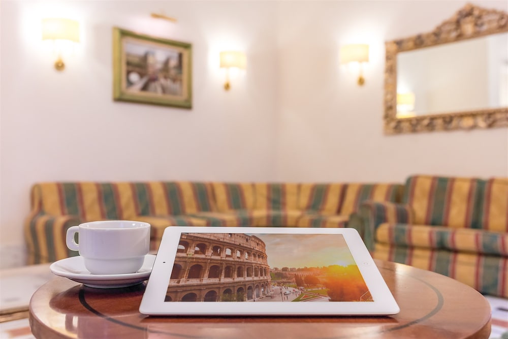 Raeli Hotel Lux — Hotel rooms in Rome, Lazio