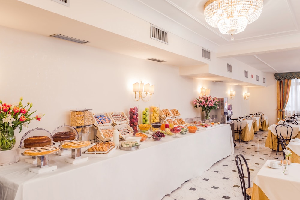 Raeli Hotel Lux — Restaurant & bars in Rome, Lazio