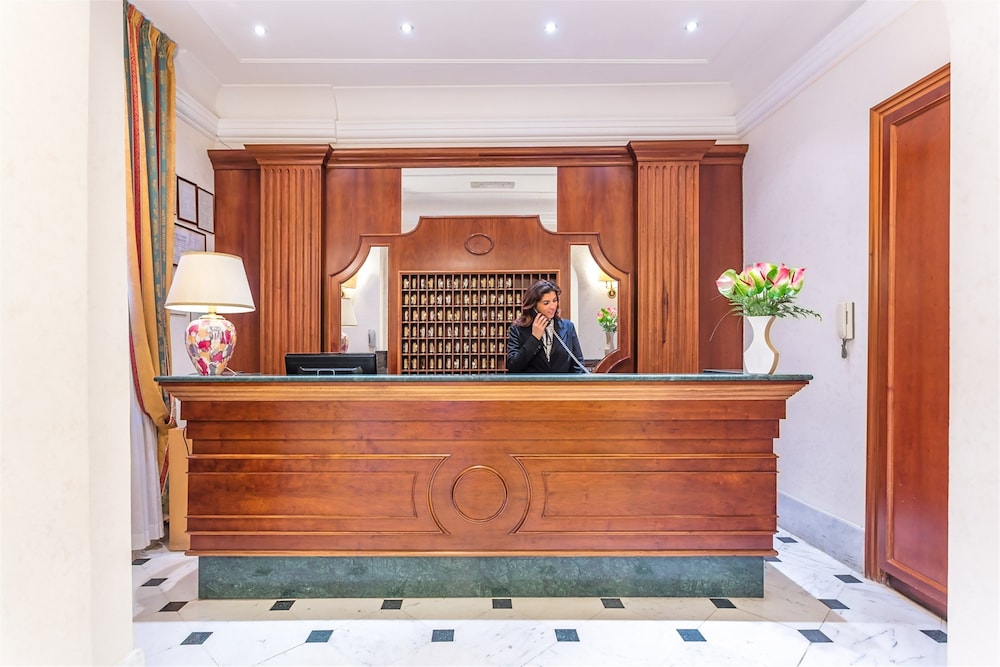 Raeli Hotel Lux — Hotel building in Rome, Lazio