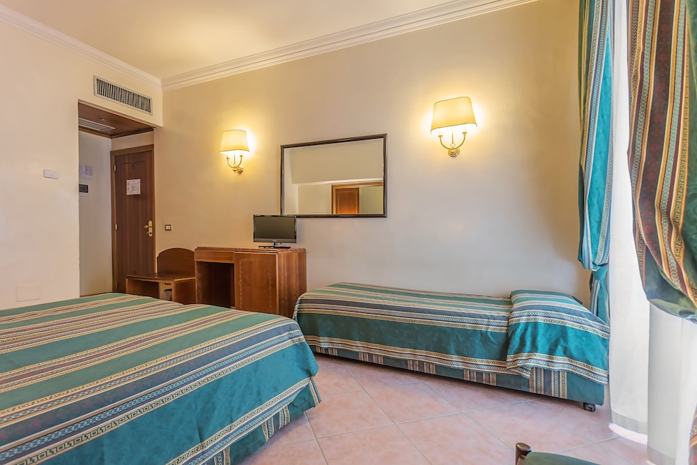 Raeli Hotel Lux — Hotel rooms in Rome, Lazio