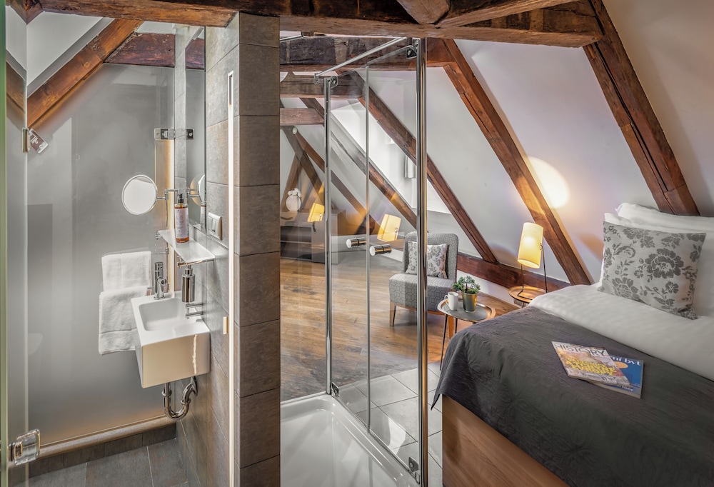 3 Epoques Apartments by Adrez Living — Hotel rooms in Prague, Prague