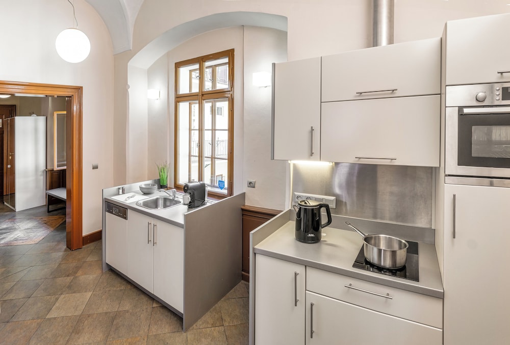 3 Epoques Apartments by Adrez Living — Hotel rooms in Prague, Prague