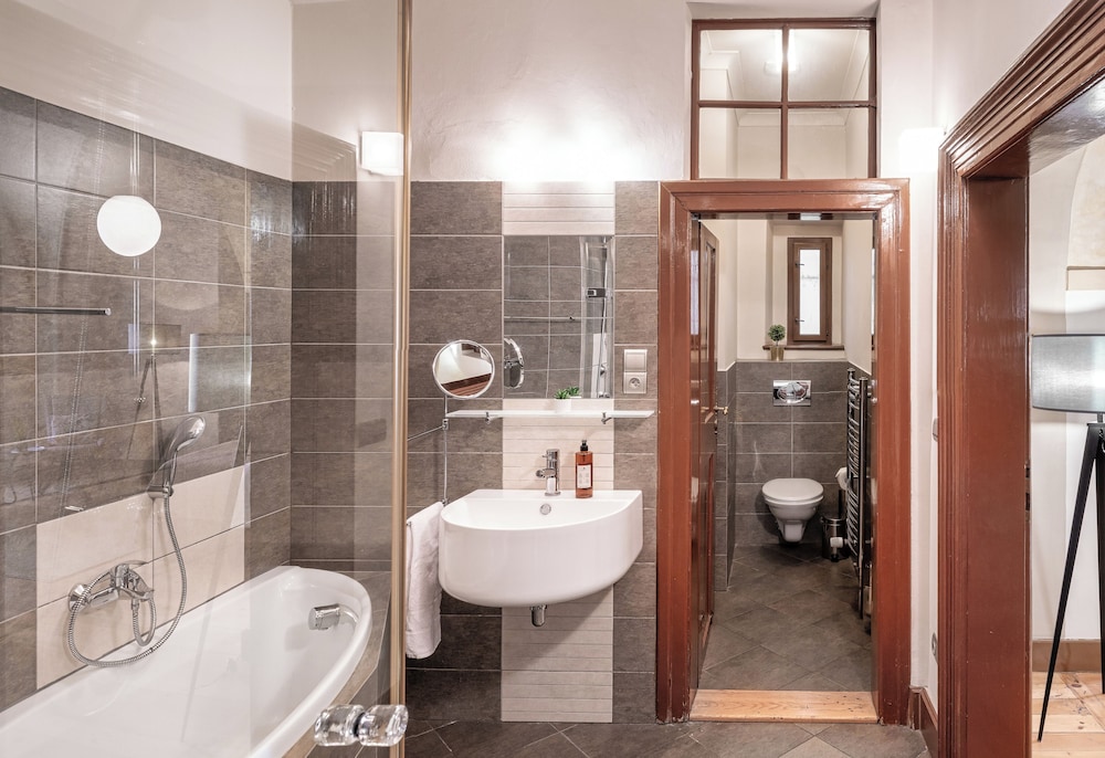 3 Epoques Apartments by Adrez Living — Hotel rooms in Prague, Prague