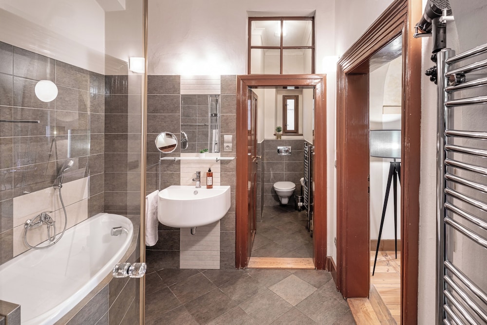 3 Epoques Apartments by Adrez Living — Hotel rooms in Prague, Prague