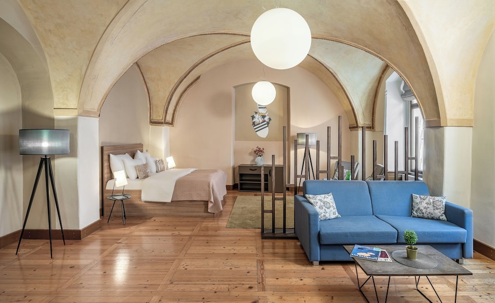 3 Epoques Apartments by Adrez Living — Hotel rooms in Prague, Prague