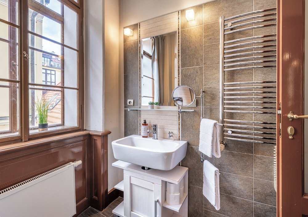 3 Epoques Apartments by Adrez Living — Hotel rooms in Prague, Prague