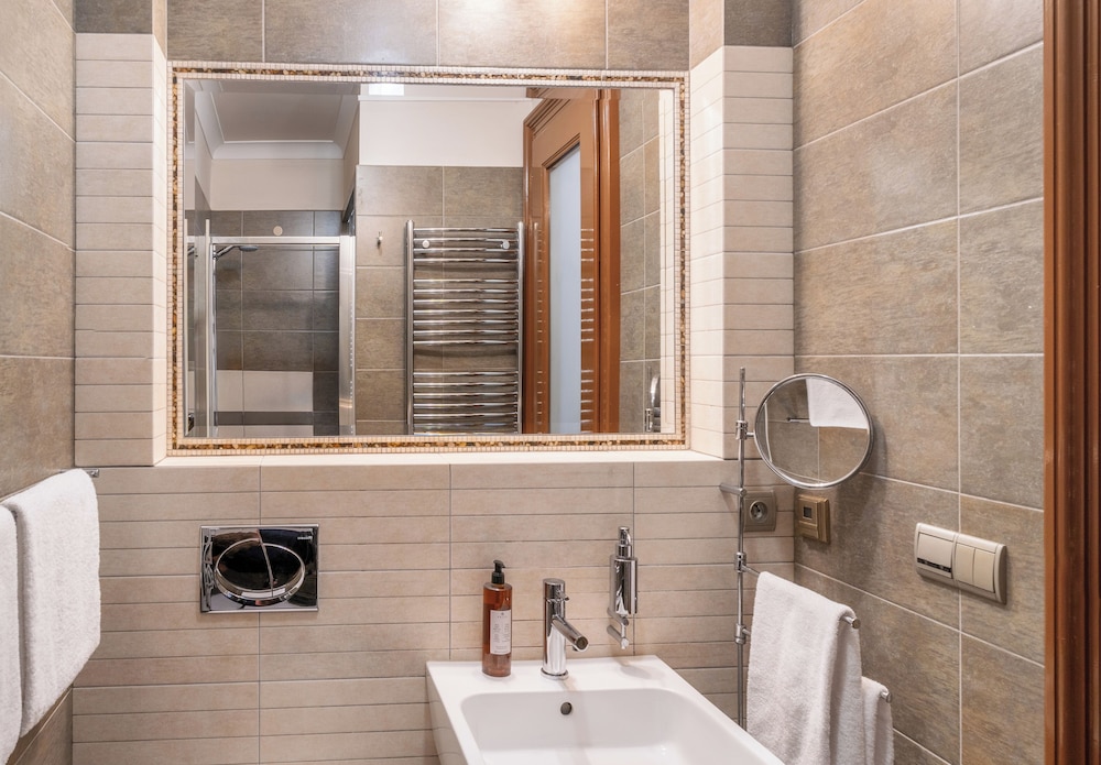 3 Epoques Apartments by Adrez Living — Hotel rooms in Prague, Prague