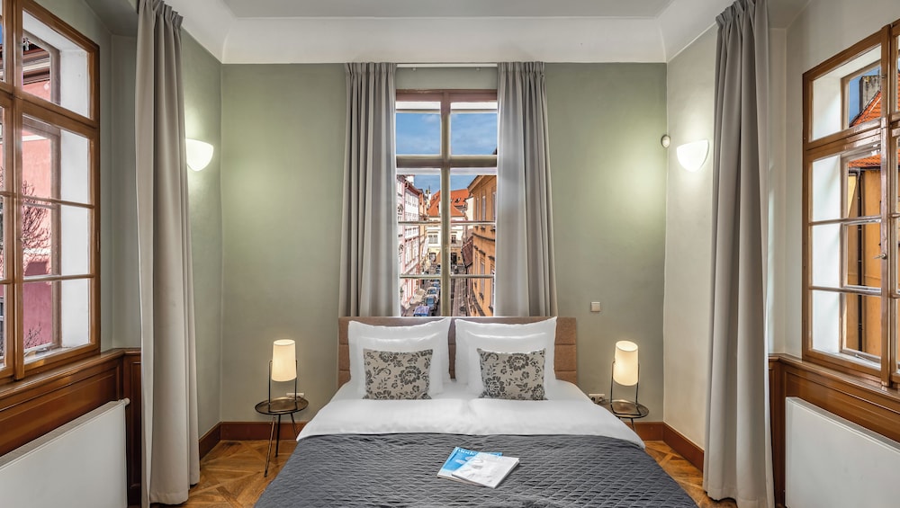3 Epoques Apartments by Adrez Living — Hotel rooms in Prague, Prague