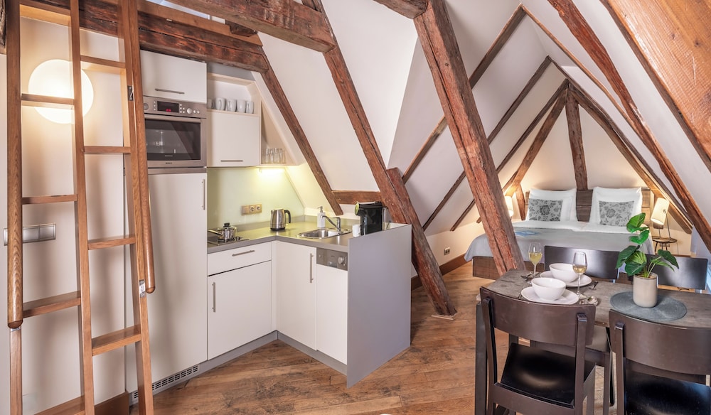 3 Epoques Apartments by Adrez Living — Hotel rooms in Prague, Prague