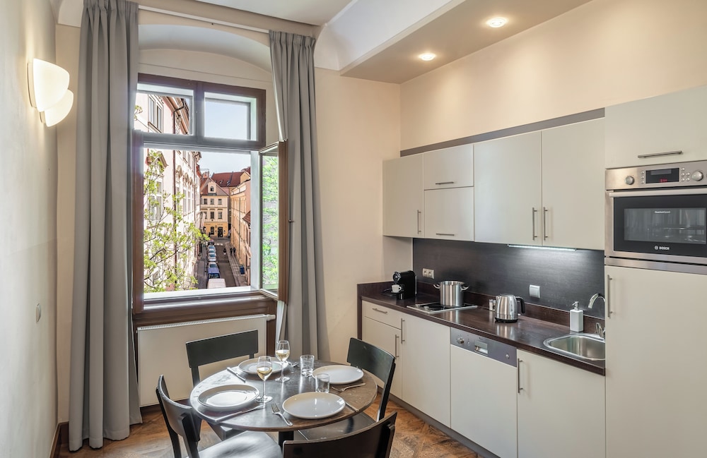 3 Epoques Apartments by Adrez Living — Hotel rooms in Prague, Prague