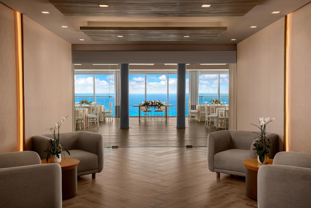 Hilton Cancun Mar Caribe All-Inclusive Resort — Restaurant & bars in Cancun, Quintana Roo
