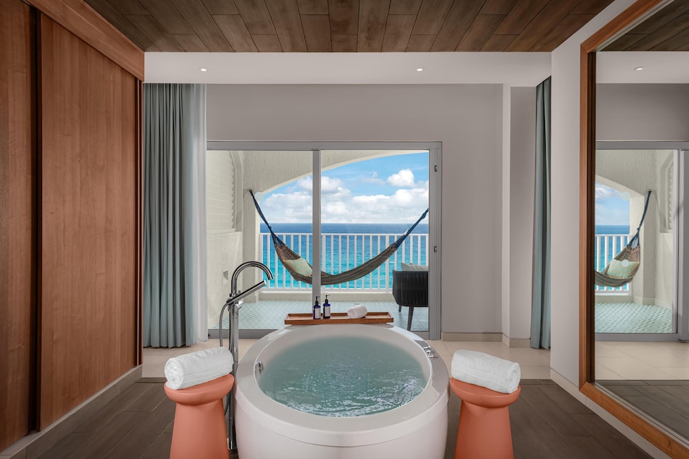 Hilton Cancun Mar Caribe All-Inclusive Resort — Hotel rooms in Cancun, Quintana Roo