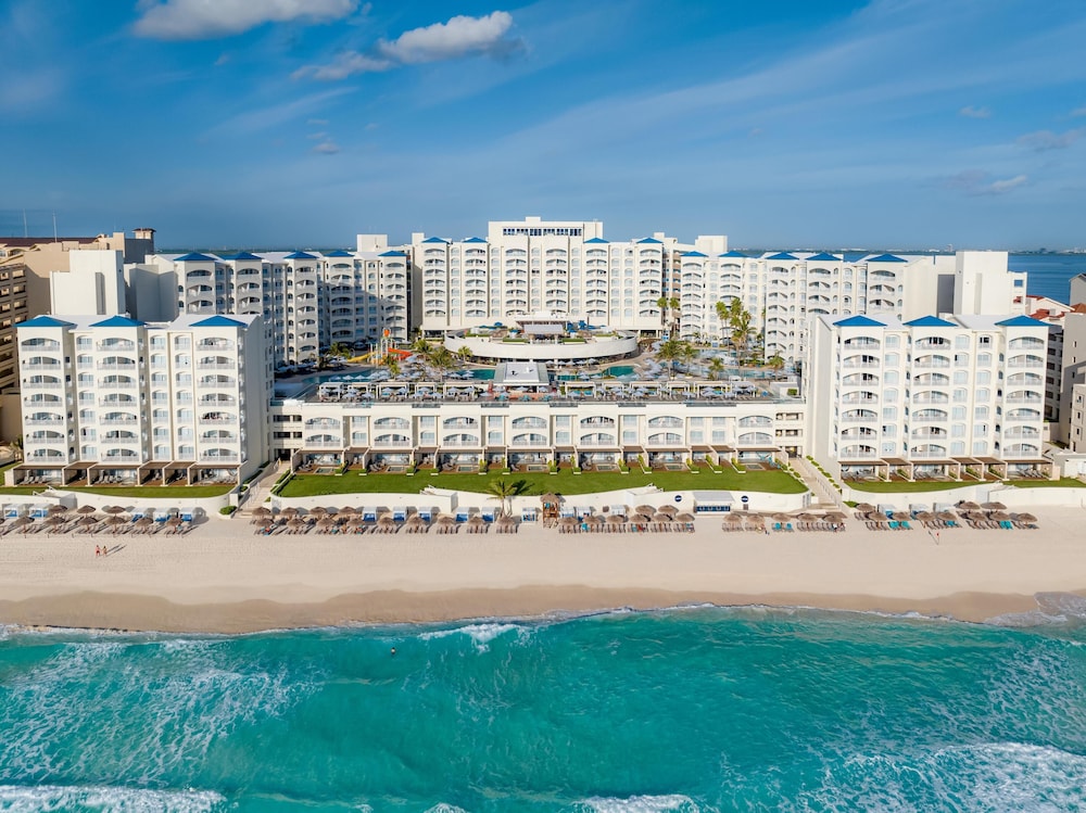 Hilton Cancun Mar Caribe All-Inclusive Resort — Hotel building in Cancun, Quintana Roo