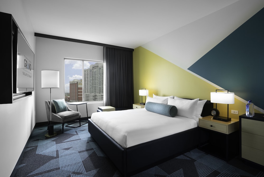 Downtown Grand Las Vegas — Hotel rooms in Las Vegas, Nevada