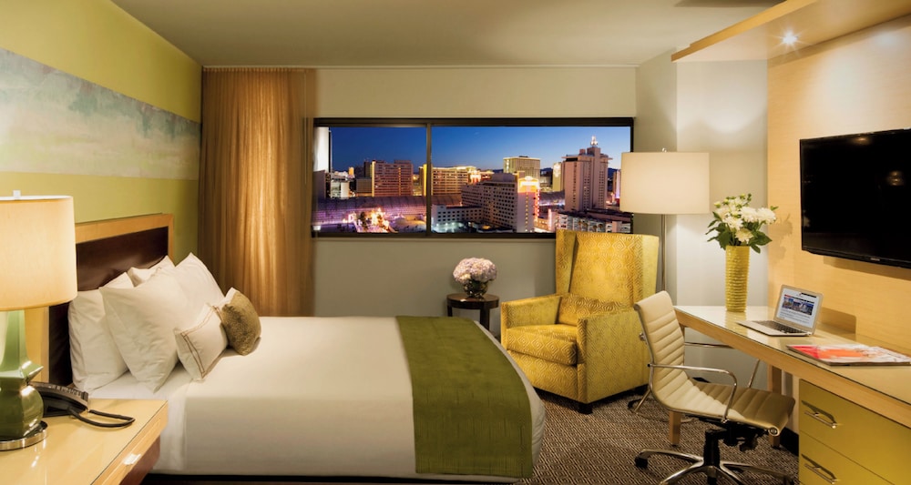 Downtown Grand Las Vegas — Hotel rooms in Las Vegas, Nevada