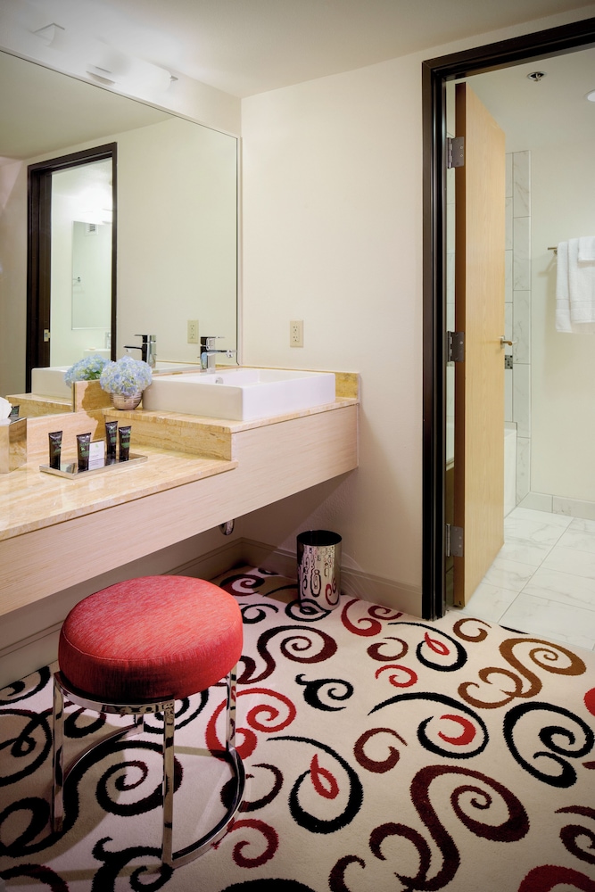Downtown Grand Las Vegas — Hotel rooms in Las Vegas, Nevada