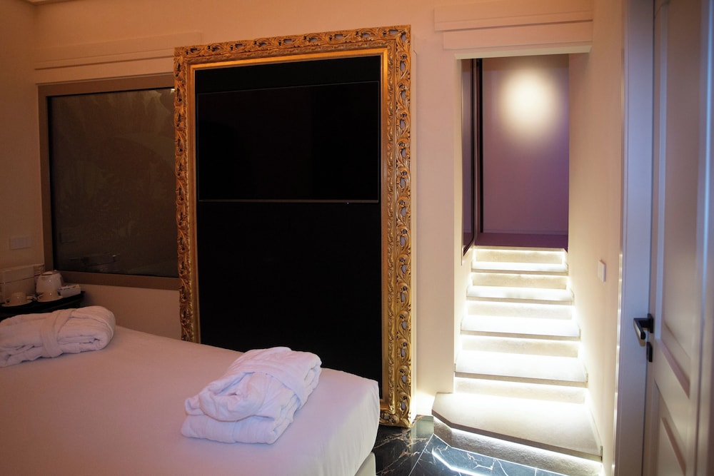Profumo Maison Colosseo — Hotel rooms in Rome, Lazio