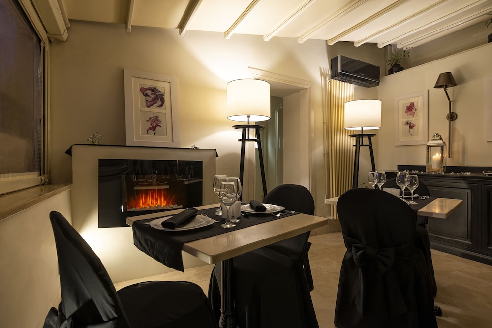 Profumo Maison Colosseo — Restaurant & bars in Rome, Lazio