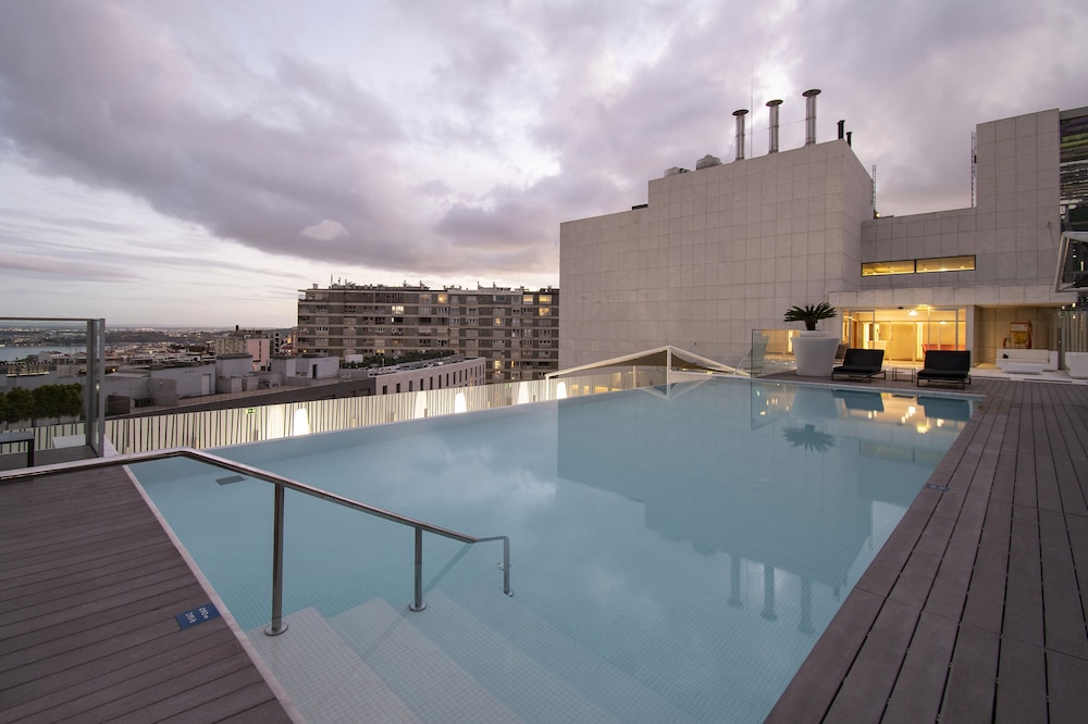 EPIC SANA Lisboa Hotel — Swimming pool in Lisbon, Lisboa