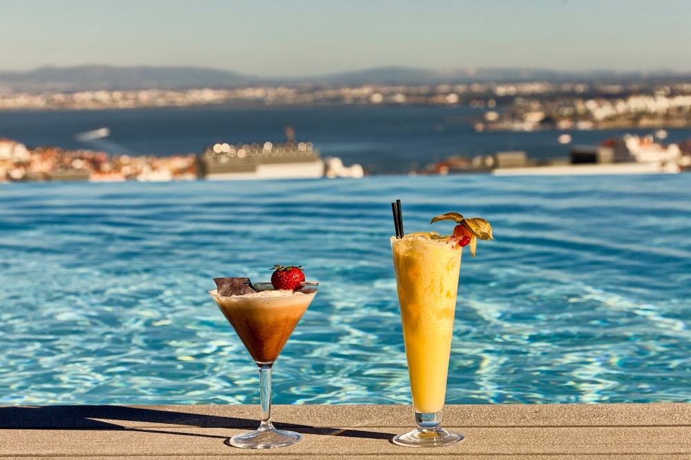EPIC SANA Lisboa Hotel — Swimming pool in Lisbon, Lisboa