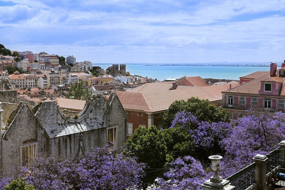 Lisboa Carmo Hotel