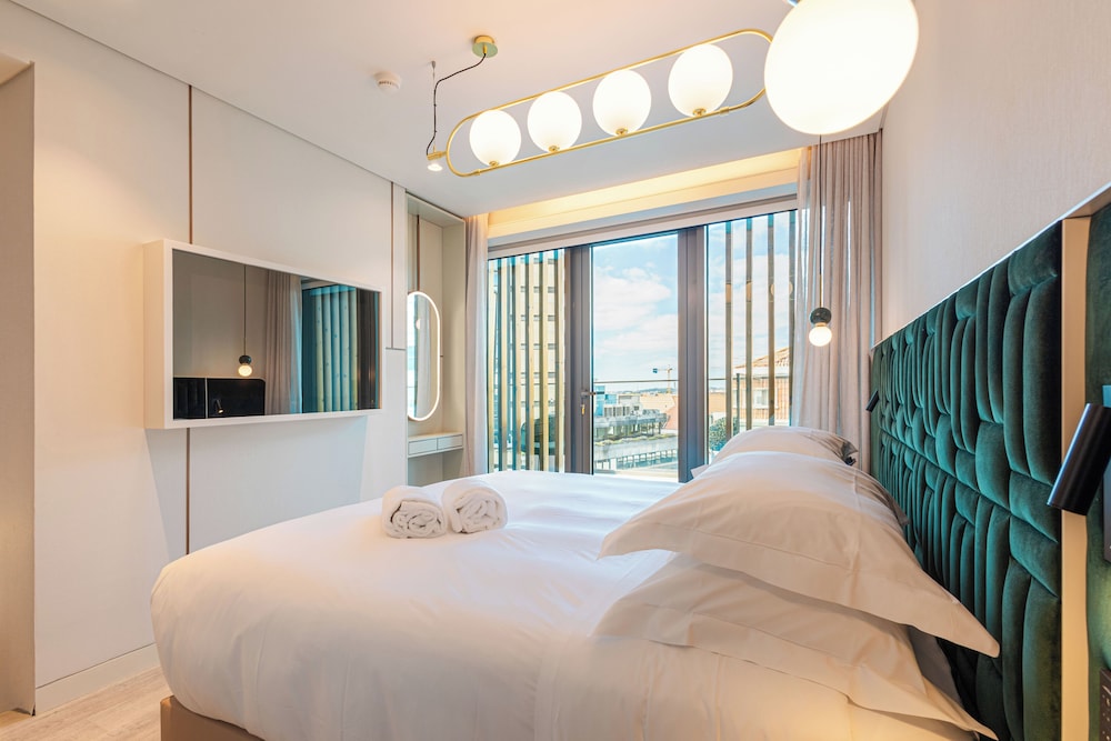 Luster Hotel - zdjęcie 2