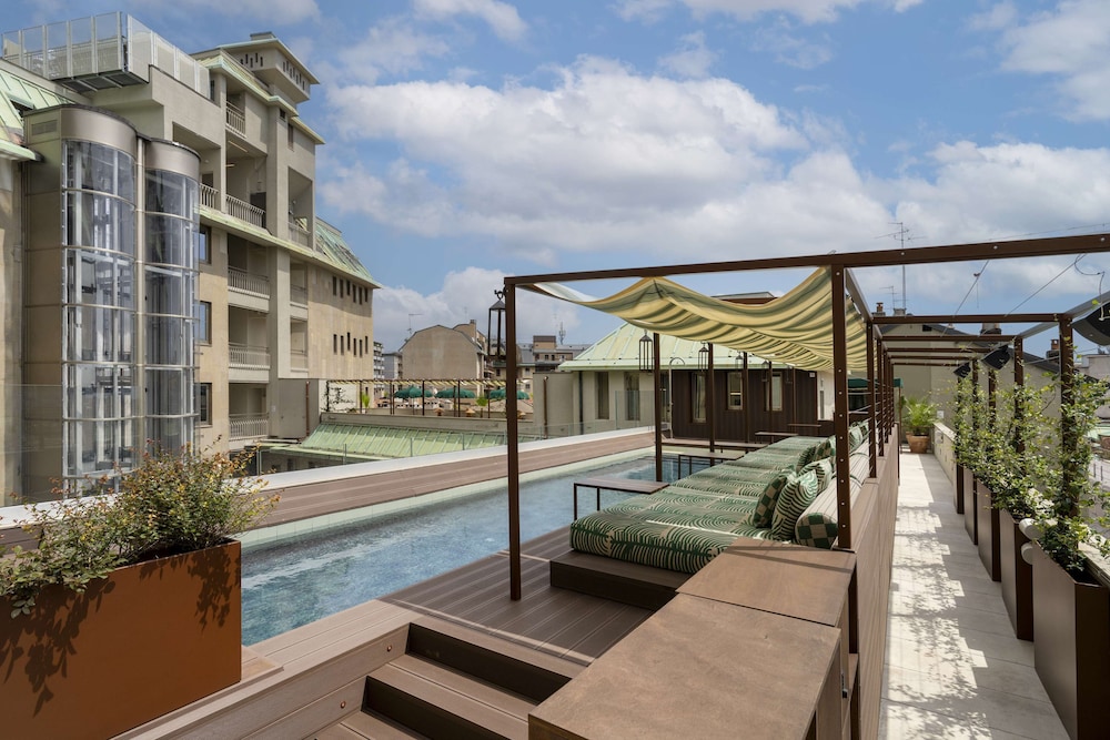 Radisson Collection Hotel, Santa Sofia Milan — Swimming pool in Milan, Lombardy