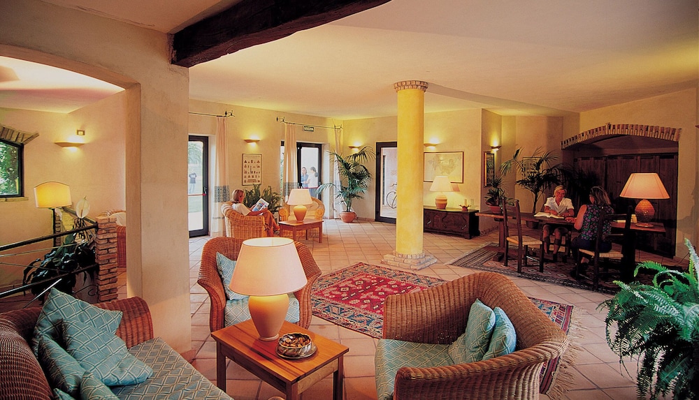 Residence Baia delle Palme — Hotel rooms in Santa Margherita di Pula, Sardinia